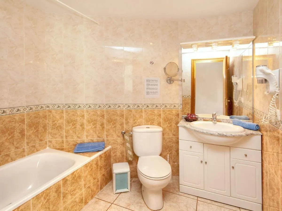 Apartment Palmiers I-6 By Interhome Llanca